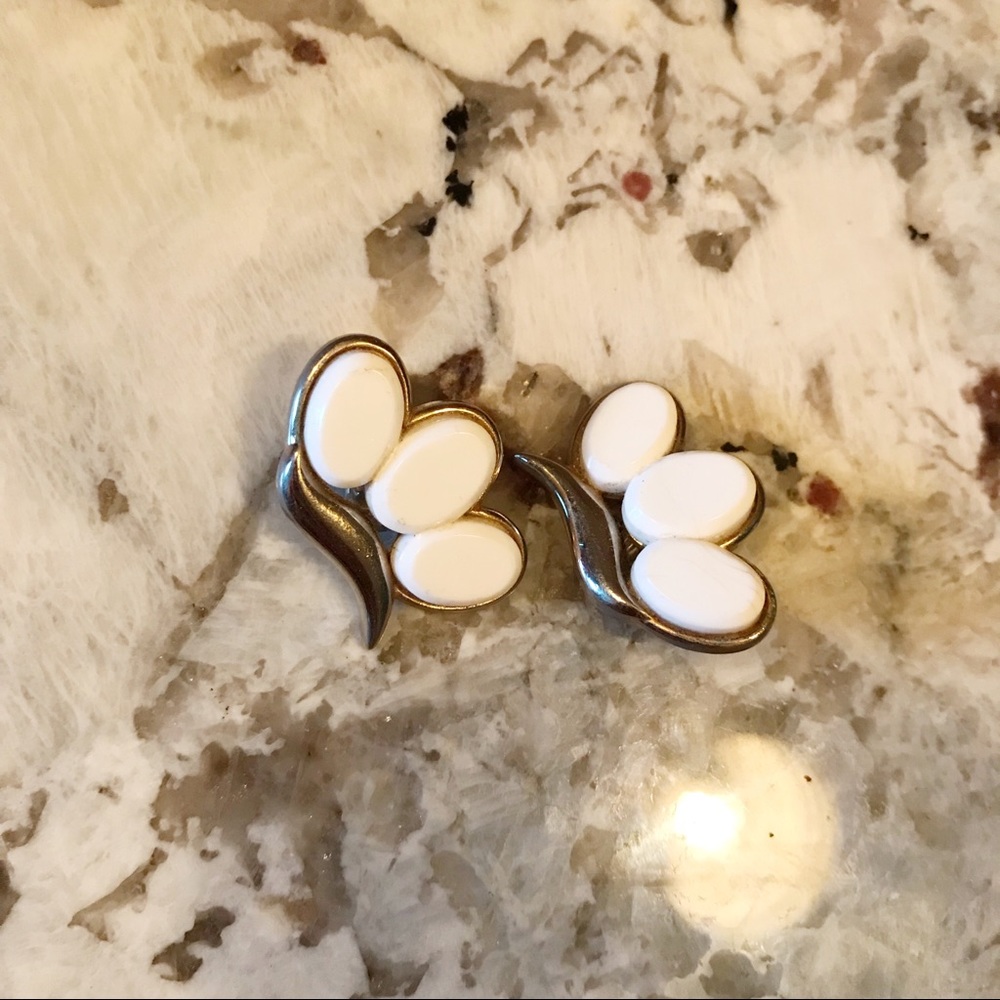 Gorgeous Monet Clip on Earrings